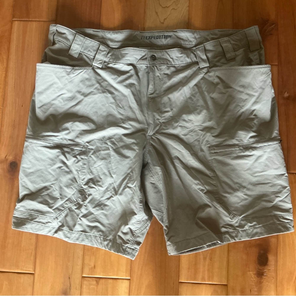 Duluth Trading Co Tan Cargo Shorts size 48